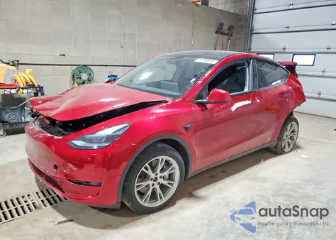 2024 Tesla Model Y из США, поврежденный, VIN 7SAYGDEE2RF032735